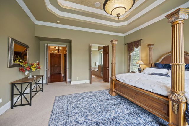 944 Squire Oaks Drive, Villa Hills, KY 41017