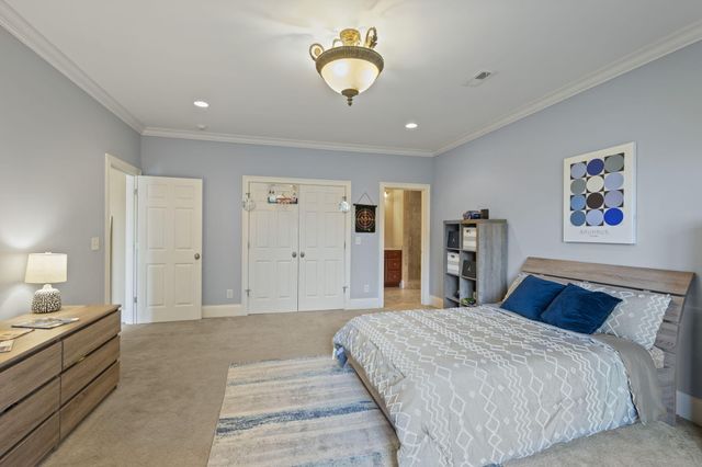 944 Squire Oaks Drive, Villa Hills, KY 41017