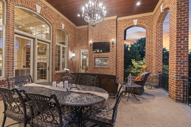 944 Squire Oaks Drive, Villa Hills, KY 41017