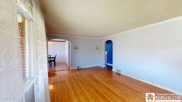 645 Mapleview Rd, Cheektowaga, NY 14225