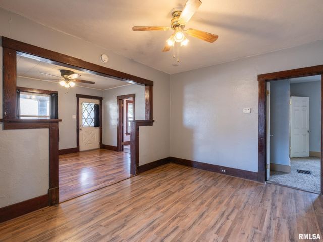 9 HECKER Court, Pekin, IL 61554