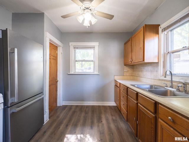 9 HECKER Court, Pekin, IL 61554