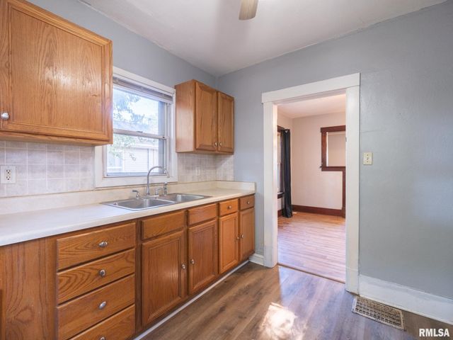 9 HECKER Court, Pekin, IL 61554