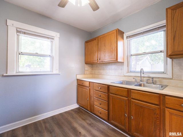 9 HECKER Court, Pekin, IL 61554