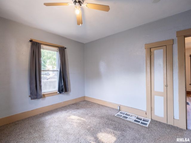 9 HECKER Court, Pekin, IL 61554