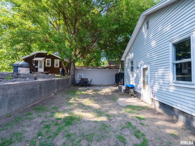 9 HECKER Court, Pekin, IL 61554