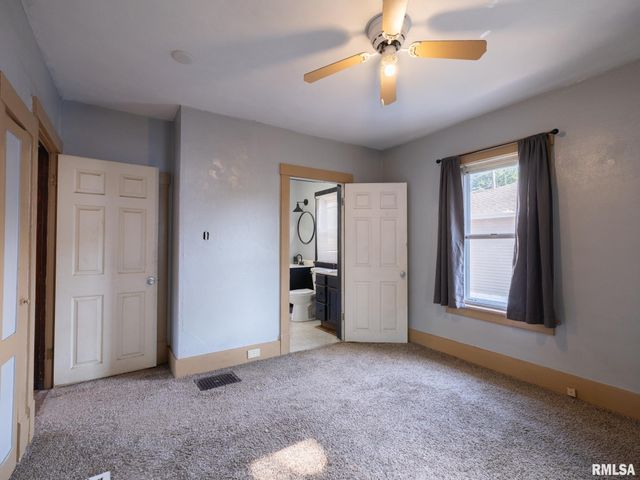 9 HECKER Court, Pekin, IL 61554