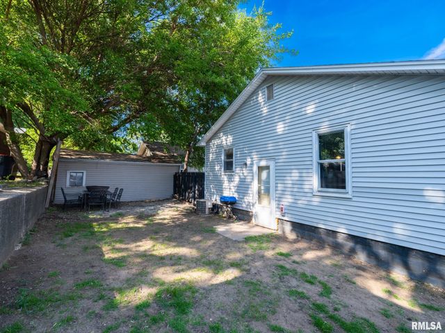 9 HECKER Court, Pekin, IL 61554