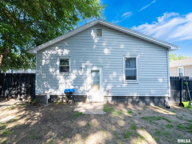 9 HECKER Court, Pekin, IL 61554