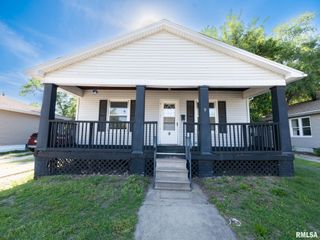 9 HECKER Court, Pekin, IL 61554