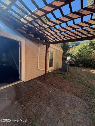 502 W Hilltop Court, Jacksonville, NC 28546