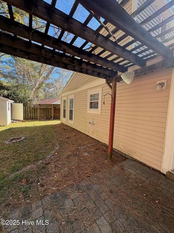 502 W Hilltop Court, Jacksonville, NC 28546