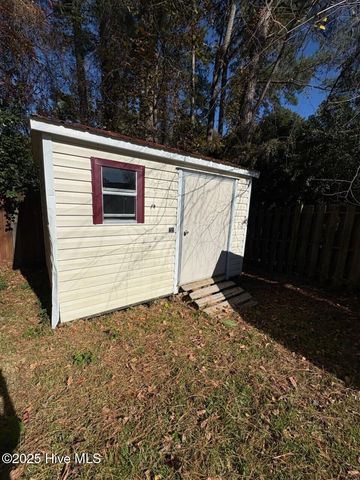 502 W Hilltop Court, Jacksonville, NC 28546