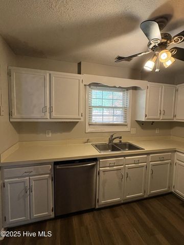 502 W Hilltop Court, Jacksonville, NC 28546