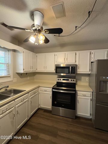 502 W Hilltop Court, Jacksonville, NC 28546