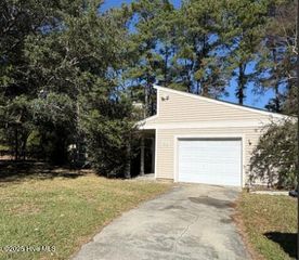502 W Hilltop Court, Jacksonville, NC 28546