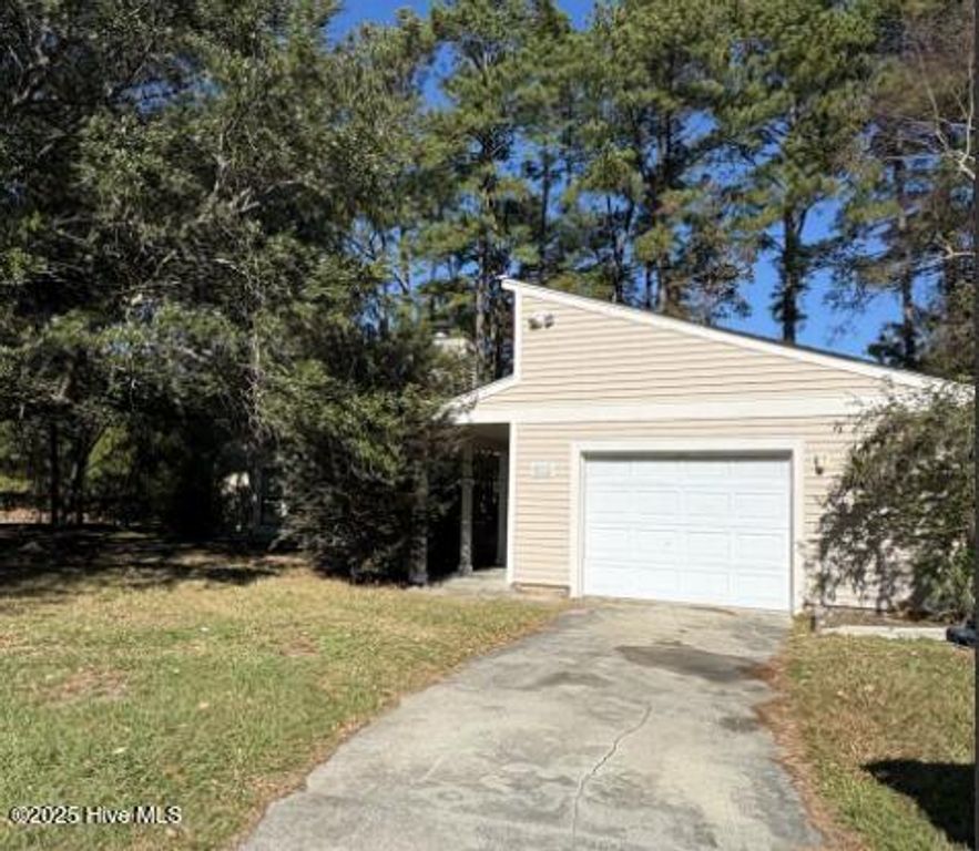 502 W Hilltop Court, Jacksonville, NC 28546