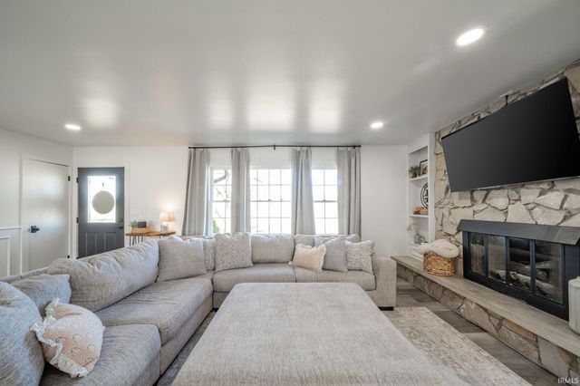 1745 W County Road 200 North, New Castle, IN 47362