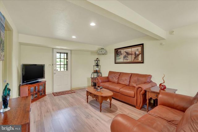 2437 HEATHER RD, York, PA 17408