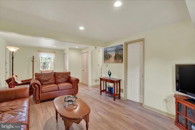 2437 HEATHER RD, York, PA 17408