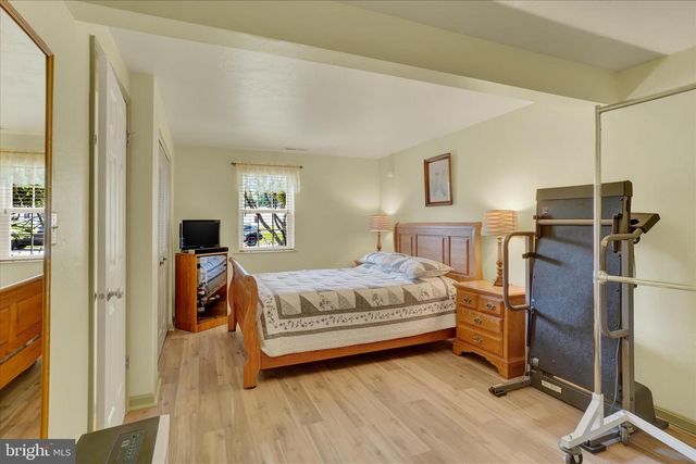 2437 HEATHER RD, York, PA 17408