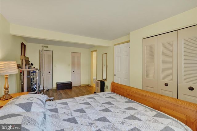 2437 HEATHER RD, York, PA 17408