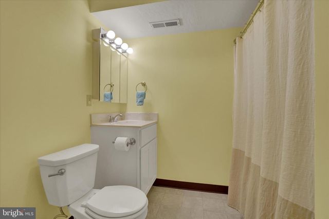 2437 HEATHER RD, York, PA 17408