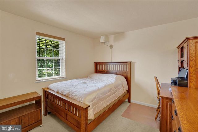 2437 HEATHER RD, York, PA 17408