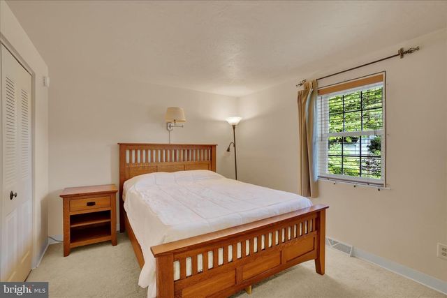 2437 HEATHER RD, York, PA 17408