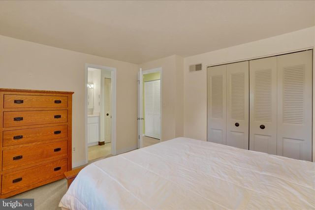 2437 HEATHER RD, York, PA 17408