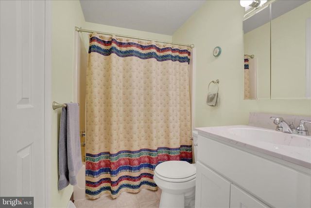 2437 HEATHER RD, York, PA 17408