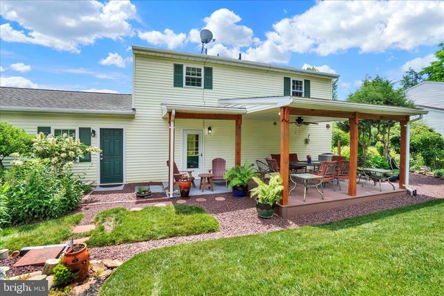 2437 HEATHER RD, York, PA 17408