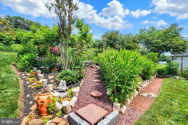2437 HEATHER RD, York, PA 17408