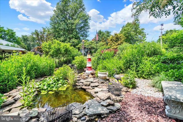 2437 HEATHER RD, York, PA 17408