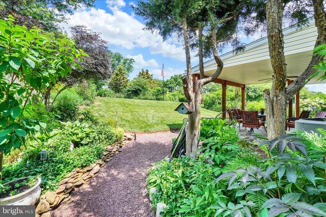 2437 HEATHER RD, York, PA 17408
