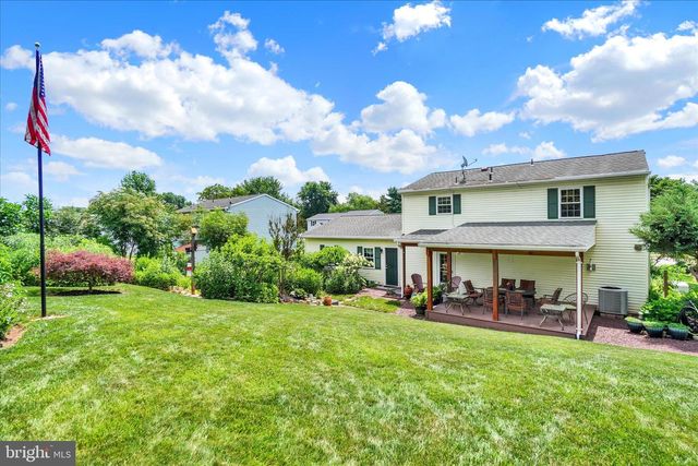 2437 HEATHER RD, York, PA 17408