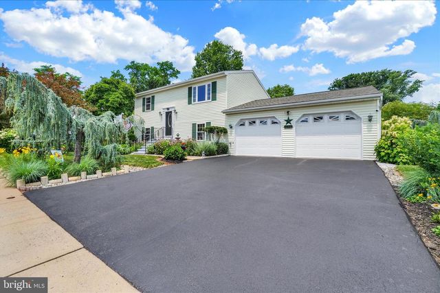 2437 HEATHER RD, York, PA 17408