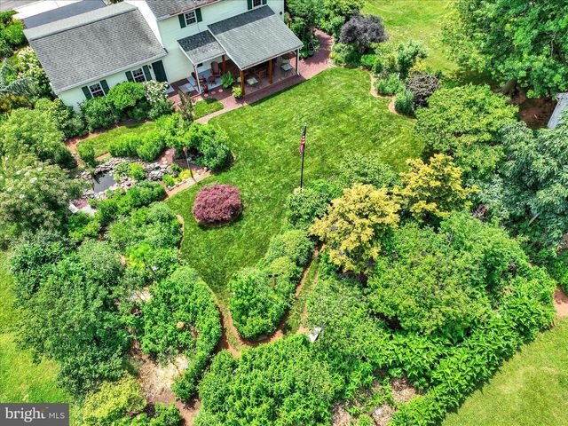 2437 HEATHER RD, York, PA 17408