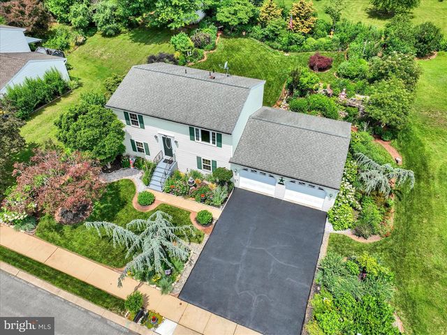 2437 HEATHER RD, York, PA 17408
