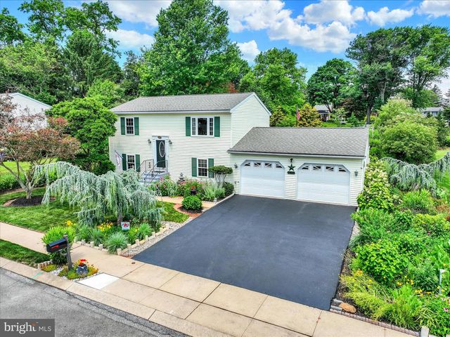 2437 HEATHER RD, York, PA 17408