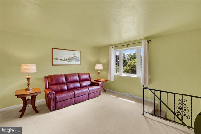 2437 HEATHER RD, York, PA 17408