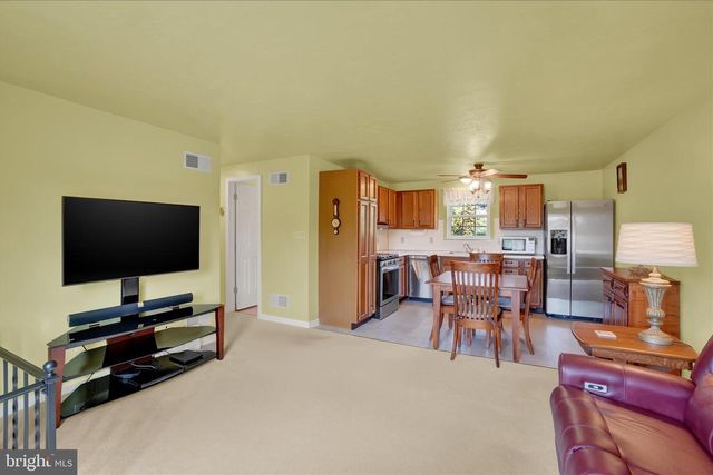 2437 HEATHER RD, York, PA 17408
