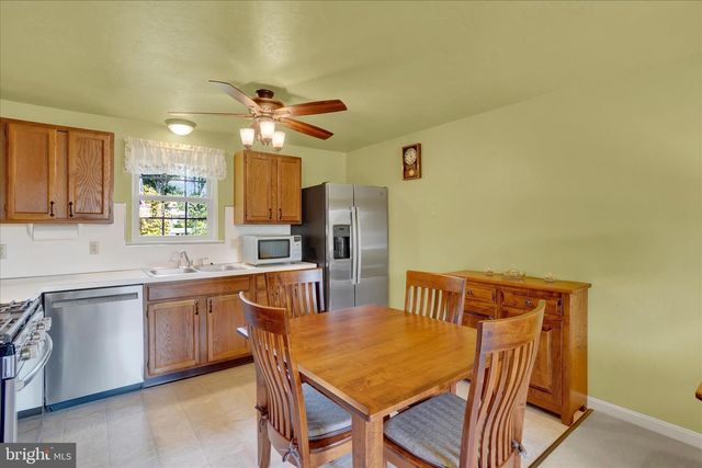 2437 HEATHER RD, York, PA 17408