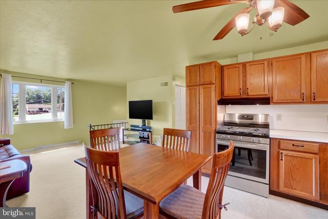 2437 HEATHER RD, York, PA 17408