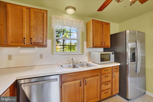 2437 HEATHER RD, York, PA 17408