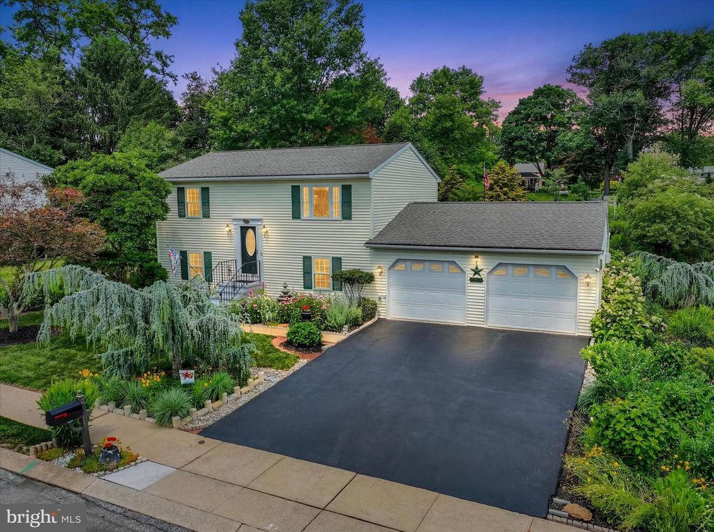 2437 HEATHER RD, York, PA 17408