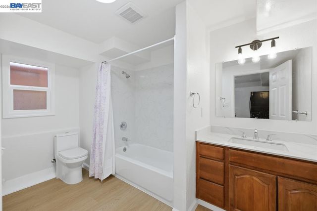 7419 Hillside St, Oakland, CA 94605