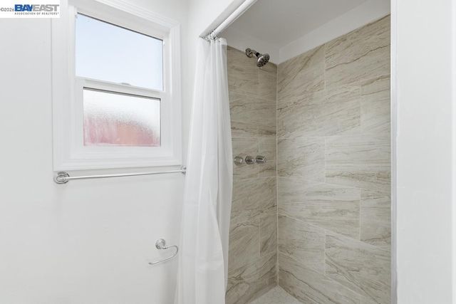 7419 Hillside St, Oakland, CA 94605