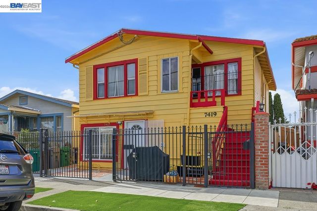 7419 Hillside St, Oakland, CA 94605