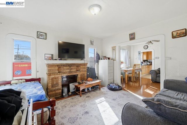 7419 Hillside St, Oakland, CA 94605